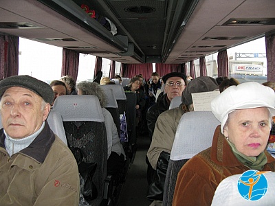 Ветераны в автобусе